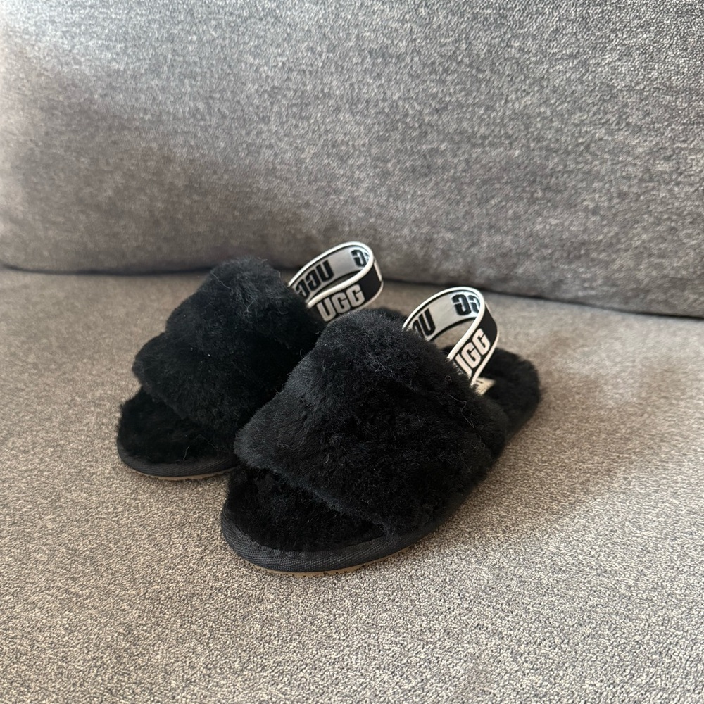 NWOT Girl's UGG Fluff Yeah Black Fur Slide slippers size 10